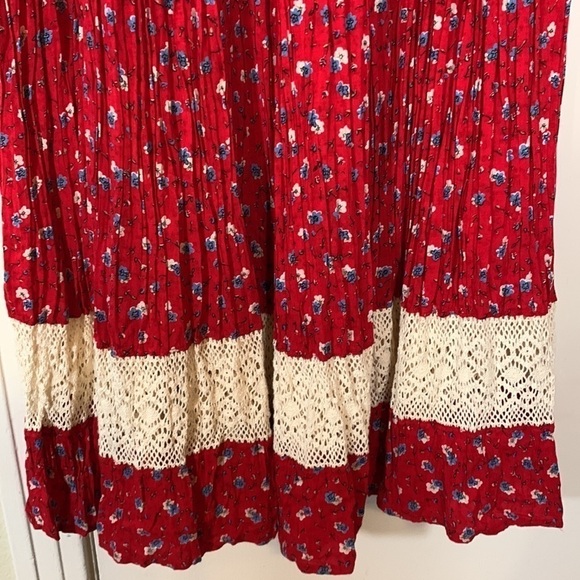Prairie Pleated Flower Printed Maxi Skirt - Picture 3 of 6